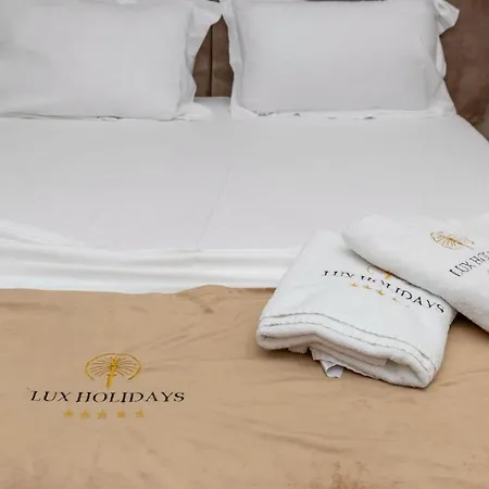 Lux Holidays 222